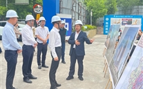 大渡口区常务副区长谢小刚调研富邦娱乐中心项目，共破建设难题促发展
